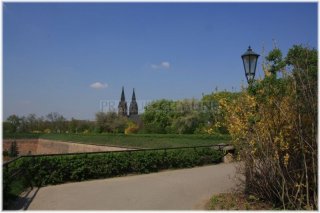 Vyšehrad - cesta na hradbách