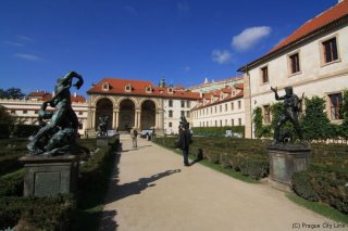 Valdštejnská zahrada a pohled na Sala Terrena