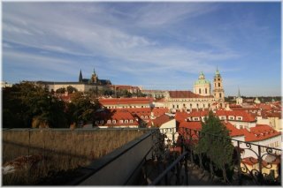 Vrtbovská zahrada - výhled na Pražský hrad a Staré město