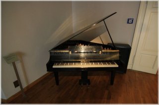 České muzeum hudby - expozice klavírů