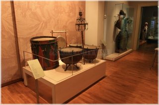 České muzeum hudby - expozice bubnů