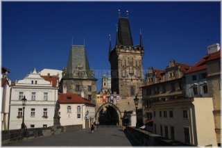 Karlův most v pozadí Malostranské mostecké věže