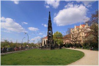 Park národního probuzení a Krannerova kašna na Smetanově nábřeží