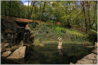 Petřín - zahrada Kinských jezírko s Herkulem
