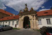 Jarní břevnovské trhy s pálením čarodějnic