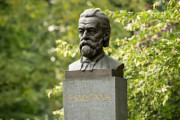 Smetana zapomenut v kameni aneb Výlety zapomníky